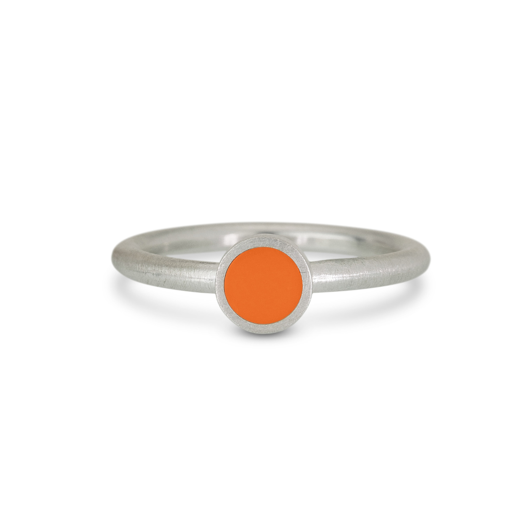 Small dot accent ring